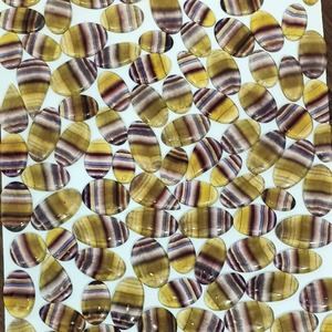 Lot en gros de pierres de fluorite 100 % naturelles de haute qualité, cabochons colorés, pierres précieuses en vrac pour la guérison et la joaillerie. - Product Image 2