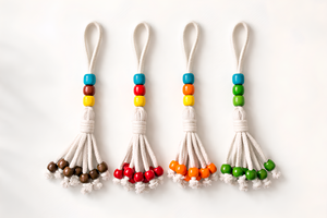 Pendentif porte-clés en macramé de coton, ornement de couronne à pompons perlés, décoration suspendue DIY pour la maison et la voiture - Product Image 1