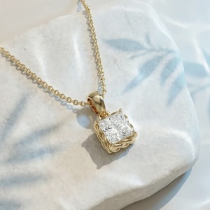 จี้เพชรทรงปรินเซสคัท 18K สีเหลืองทอง ได้รับการรับรองจาก IGI เพชรเพาะเลี้ยงในห้องปฏิบัติการ สำหรับเครื่องประดับสไตล์คลาสสิกสำหรับผู้หญิง สวมใส่ได้ทุกวัน - Product Image 2