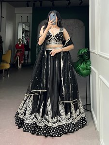 Precioso Lehenga Choli para Mujer con Bordado, Ideal para Bodas, Fiestas y Festivales, en Crepé de Seda, Exportación India, Resistente a la Humedad - Product Image 5