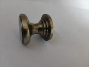 Perilla de latón fundido con acabado en latón antiguo - Product Image 3