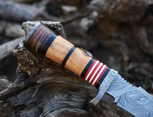 Couteau Bowie de camping artisanal de qualité industrielle en acier Damas avec manche en bois et résine, étui en cuir, 14 pouces - Product Image 2