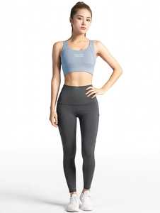 ONETEN APPAREL Soutien-gorge de sport sans couture pour femme, col rond, respirant, rembourré, haut de yoga gris, type de coupe autre, logo avant, dos nu - Product Image 3