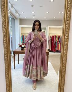 ชุดอานาร์กาลีผ้าไหมปักลายสีชมพู พร้อมผ้าคลุมไหล่ ชุดแต่งงานแบบดั้งเดิมของอินเดียและปากีสถานสำหรับผู้หญิง ทรงหลวมยาวถึงพื้น - Product Image 2
