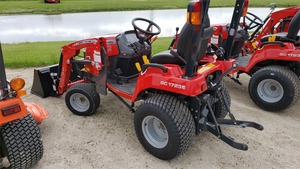 Tracteur agricole Massey Ferguson GC1723E 4 roues motrices 100 CV avec chargeur frontal - Product Image 2