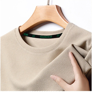 เสื้อยืดคอกลมแขนสั้นสำหรับผู้ชาย สไตล์ลำลอง ผ้าวาฟเฟิล ระบายอากาศได้ดี สีพื้น แฟชั่นเสื้อยืดผู้ชาย - Product Image 4