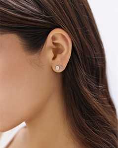 Mini boucles d'oreilles clous initiales en or massif 14K avec diamant de laboratoire rond, fermoir à friction, lettres alphabet pavées, bijoux fins en gros - Product Image 6