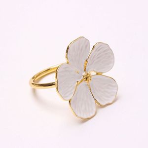 แหวนรองผ้าเช็ดปากโลหะรูปดอกไม้สีดำแบบใหม่ ของตกแต่งโต๊ะอาหารสุดหรู - Product Image 3