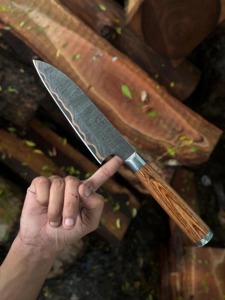 Cuchillo de chef Black Smith 1987 Damascus de acero y cobre, 12 pulgadas, mango de madera Pakka con refuerzo plateado - Product Image 1