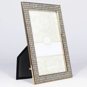 Cadre photo de luxe en laiton texturé martelé, fait main, avec motif gaufré, élégant, pour décoration de table - Product Image 4