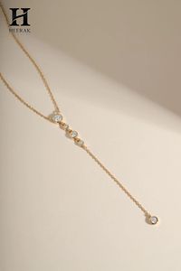 Collier Lariat de Luxe Délicat avec Sertissage clos, Pendentif Y Longue Goutte en Diamant Rond Superposé, Bijoux Fins en Gros - Product Image 4