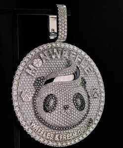 Colgante de Plata 925 con Moissanita, Corte Brillante Redondo, Bañado en Rodio, Joyería Unisex Estilo Hip Hop - Product Image 1