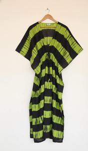 Robe longue kaftan marocaine tie-dye de Dubaï, manches longues, coupe ample, col en V, en coton écoresponsable fait main, pour le Ramadan et le quotidien - Product Image 3