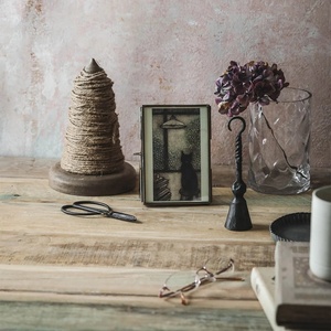 Cadre photo finition antique avec bordure métallique perlée et support pliable pour portraits, œuvres d'art et décoration de table - Product Image 5