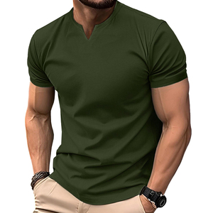 T-shirt en maille à col rond et manches courtes pour homme, vert olive, coupe ajustée, couleur unie, polyester, logo frontal, respirant - Product Image 3