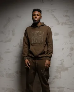 Ensemble sweat-shirt court et pantalon évasé streetwear personnalisé, effet délavé, patch brodé, style streetwear - Product Image 2