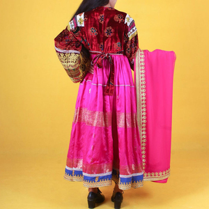 Robe longue traditionnelle en satin, style afghan Kuchi, manches évasées, tissu soyeux élégant, robe afghane Kuchi délicate. - Product Image 6