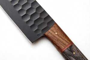 Cuchillo de Camping de Hoja Fija Forjado a Mano con Acabado Negro y Mango de Madera, Personalizable OEM, Acero con Recubrimiento Negro - Product Image 5