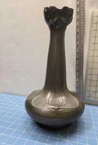 Jarrón de Metal Hecho a Mano Estilo Art Deco con Diseño Floral, Decoración de Mesa, Jarrón con Relieve de Trepadezas Botánicas - Product Image 5