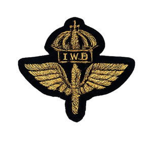 Insignias Bordadas Personalizadas de Lujo en Forma de Escudo con Cuentas, Piedras y Lentejuelas - Product Image 6