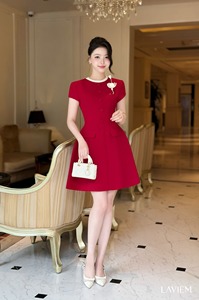 Vestido midi clásico de cuello redondo y corte en A para mujer |   Vestido Lyra para un Look Elegante en la Oficina |   LAVIEM - Product Image 5