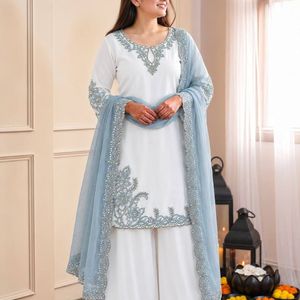 Ensemble Kurti et Palazzo en pur coton brodé avec dupatta en soie Tabby et travail de sequins, prêt à porter pour femme - Product Image 2