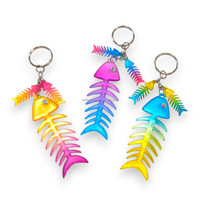 Llavero de recuerdo con dijes de colores elegantes, diseño 3D de espina de pescado de hierro, impresión UV, material PS duradero, aniversario