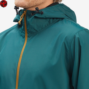 Chaqueta cortavientos para hombre con bloques de color, con capucha y cremallera, ligera, para exteriores, ropa de invierno, chaqueta de golf con logo personalizado. - Product Image 6