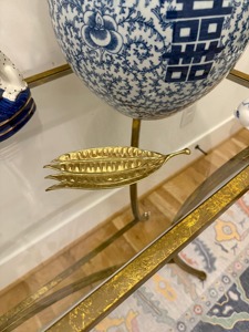 Plato de hoja de oro de estilo único, perfecto para exhibir pequeños artículos decorativos y como bandeja de decoración para el baño, para velas o accesorios. - Product Image 2