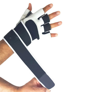 Gants de fitness demi-doigts en cuir PU noir et blanc avec sangle de poignet réglable pour la musculation et l'entraînement, unisexe - Product Image 5