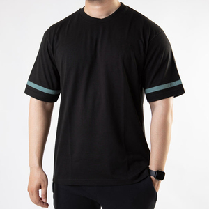 T-shirt uni de qualité supérieure pour homme, 100% coton, col rond classique, manches courtes et tissu doux - Product Image 1