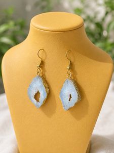 Pendientes artesanales de ágata rosa natural al 20% con doble borde de drusa y detalles en oro, joyería unisex, regalo para fiestas H.A. Venta al por Mayor de Gemas - Product Image 3