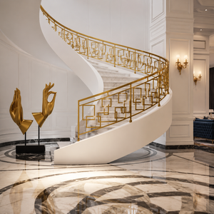 Rampe d'escalier géométrique dorée de luxe avec balustres à motif carré, main courante courbée pour l'aménagement intérieur de villa - Product Image 1