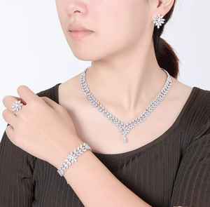 Juego de Joyería Nupcial de Lujo con Moissanita, Collar, Pendientes, Anillo y Brazalete, Chapado en Oro, Moderno, para Bodas, Compromisos y Fiestas, para Mujer - Product Image 4