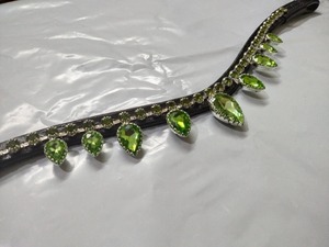 Bridelet en cristal vert clair magnifique, fabriqué en Inde, pour équipement de boulangerie équine, disponible au prix direct usine. - Product Image 4