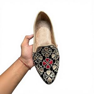 Zapatos de Diseñador Rajasthani para Hombre, Tendencia 2026, Cuero Genuino, Bordado Artesanal, Tradicionales y Personalizados - Product Image 1