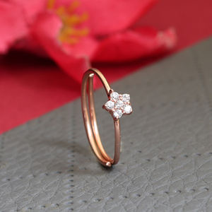 Bague Fleur en Diamant Faite à la Main - Bijoux de Créateur Élégants en Or Rose pour Femmes et Filles à Porter lors de Fêtes de Mariage - Product Image 3