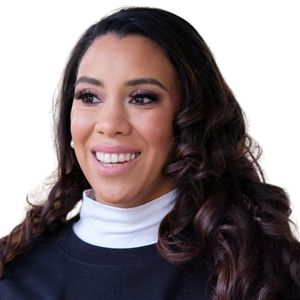 Sudadera Negra Unisex AKA Phinished It con Cuello Redondo, Gráfico de Letras en Chenilla, Algodón Premium, Elegante y Cómoda - Product Image 2