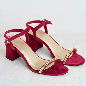 Sandalias de Tacón Alto Elegantes y Cómodas de Color Granate con Parte Superior de Terciopelo Estampado, Hechas a Mano, Antideslizantes, con una Sola Tira, Marca Raahi - Product Image 1