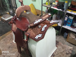 Selle de cheval sculptée à la main en cuir véritable de qualité supérieure Western Pleasure Trail Riding Antique disponible dans les prix de gros - Product Image 4