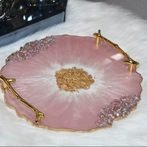 Plateau en résine géode rose peint à la main avec poignées en forme de feuille et sous-verres, taille et motif personnalisables - Product Image 1