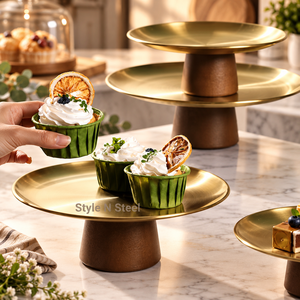 Support à gâteau rond en acier inoxydable avec base en bois pour la présentation de desserts lors de fêtes, mariages et services de boulangerie - Product Image 2