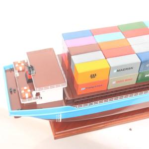 MACSTAR LINES NGHI SON - Maqueta de barco portacontenedores vietnamita hecha a mano en madera - Product Image 4