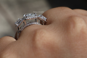 Bague de fiançailles en diamant de culture radiant taille radiant à trois pierres, design halo pavé en or 10K 14K 18K et argent 925 935 - Product Image 4