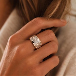 Bague Cigare Unisexe en Or Massif 10K 14K 18K avec Diamant de Laboratoire Rond Certifié IGI Couleur DEF Pureté VS VVS, Sertie en Bezel, pour Mariage - Product Image 4