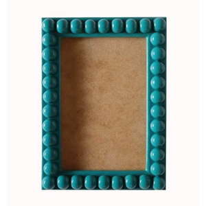 Marco de Fotos de Madera Hecho a Mano con Incrustaciones de Resina y Cuentas Turquesas, Decoración Artesanal Vibrante para el Hogar - Product Image 1