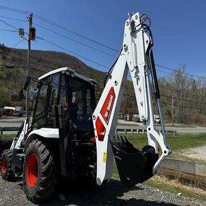 Chargeuse-pelleteuse Bobcat B760 haute performance, conçue pour de longues heures de travail et des terrains difficiles sans compromis. - Product Image 4