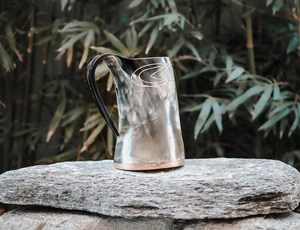 Jarra de Cuerno Natural Vikinga - Diseño Vintage Ecológico para Regalos Empresariales, Fiestas de Vino y Cerveza - Product Image 1