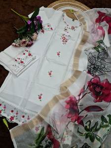 Diseñado para armarios modernos y sencillos, traje pakistaní islámico Kurti / Salwar con estampado floral de color blanco y patrón único. - Product Image 6