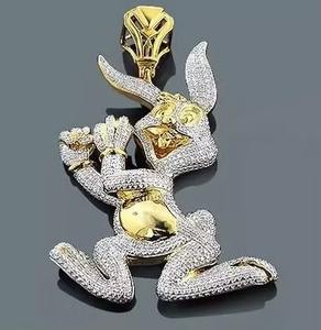 Colgante de Dibujos Animados de Conejito con Moissanita Real de Corte Redondo de 3.30Ct, Chapado en Plata 925 - Product Image 2